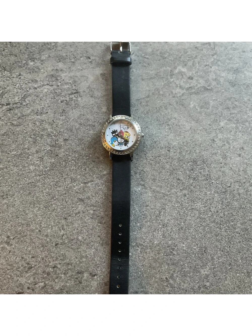 Sanrio Hello Kitty And Friends Womens Watch 35mm Silver Tone Case White Dial A16